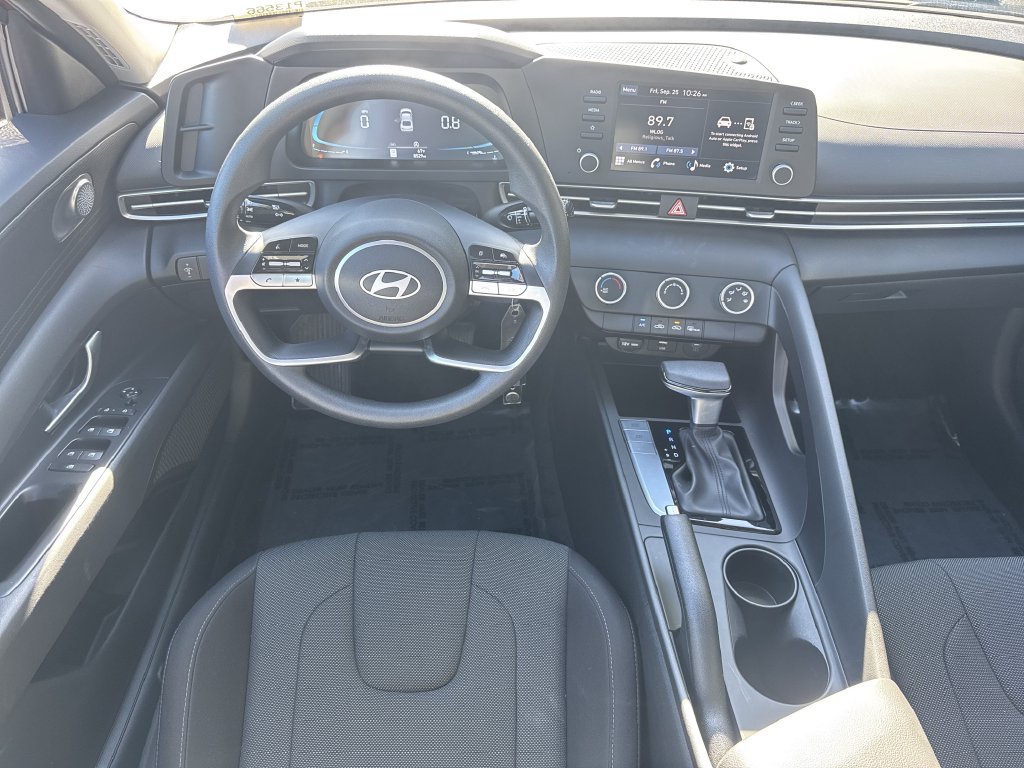 Used 2025 Hyundai Elantra SE FWD image 22