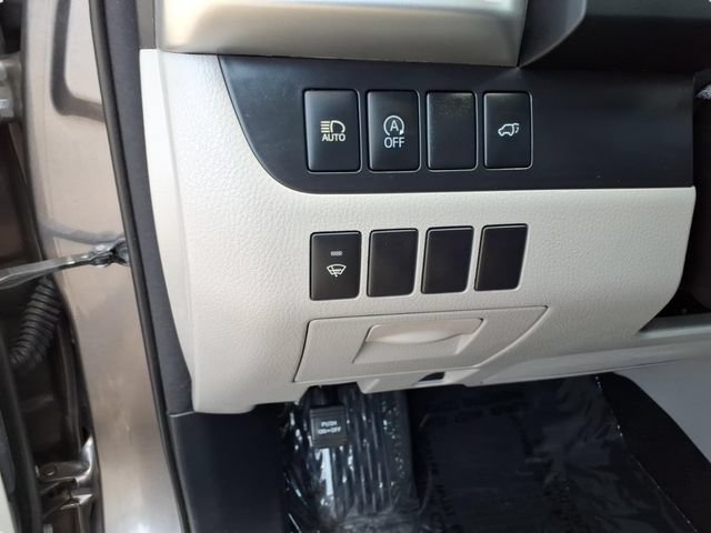 Used 2017 Toyota Highlander XLE AWD/4WD image 25