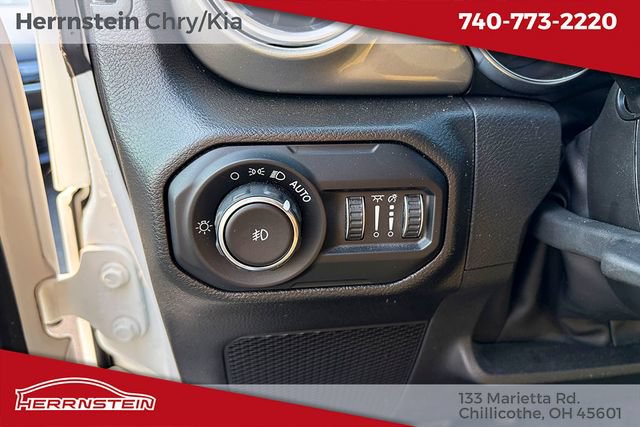 Used 2022 Jeep Wrangler Unlimited Sahara w/ LED Lighting Group AWD/4WD image 15