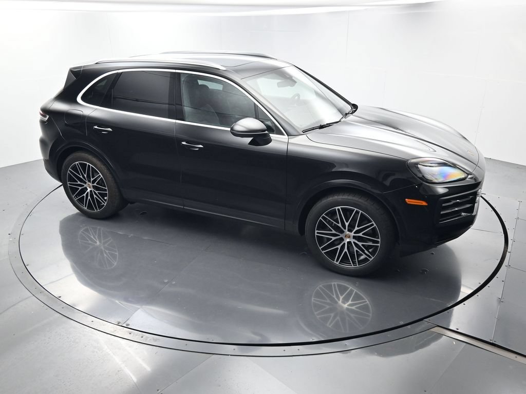 Certified 2025 Porsche Cayenne AWD/4WD image 39
