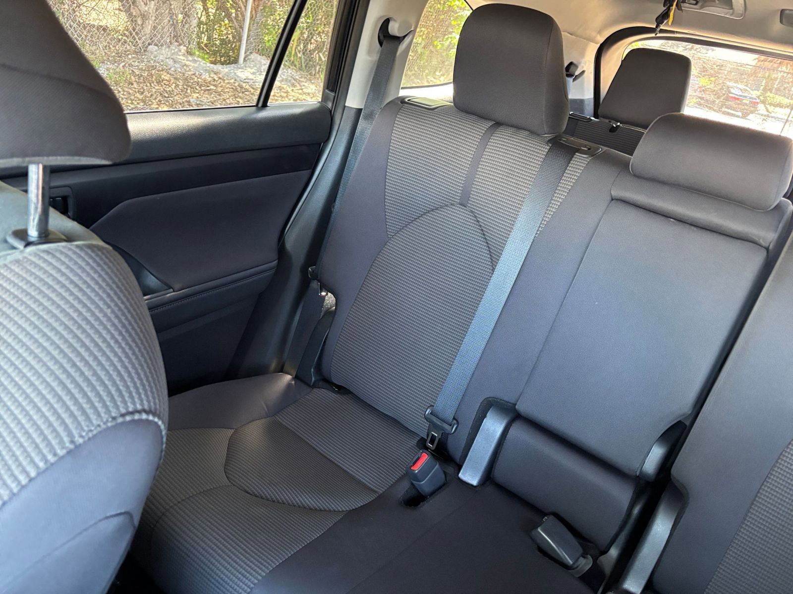 Used 2025 Toyota Highlander LE FWD image 41