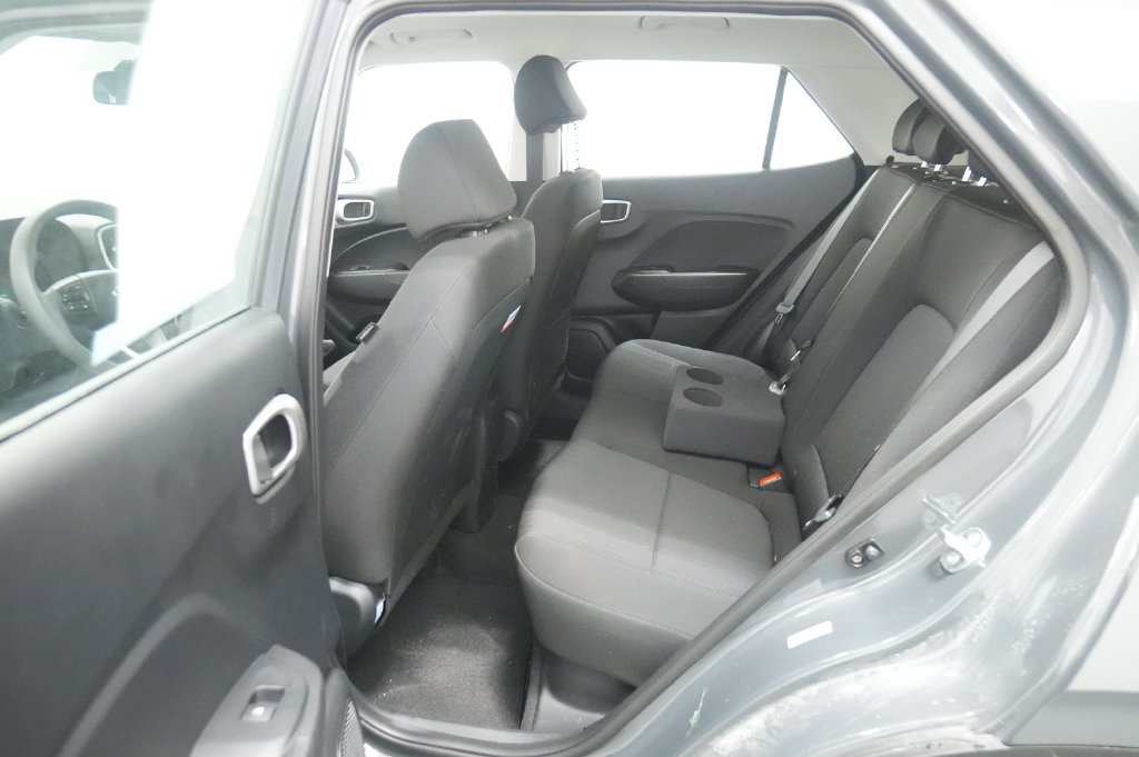 Used 2026 Hyundai Venue SE FWD image 16