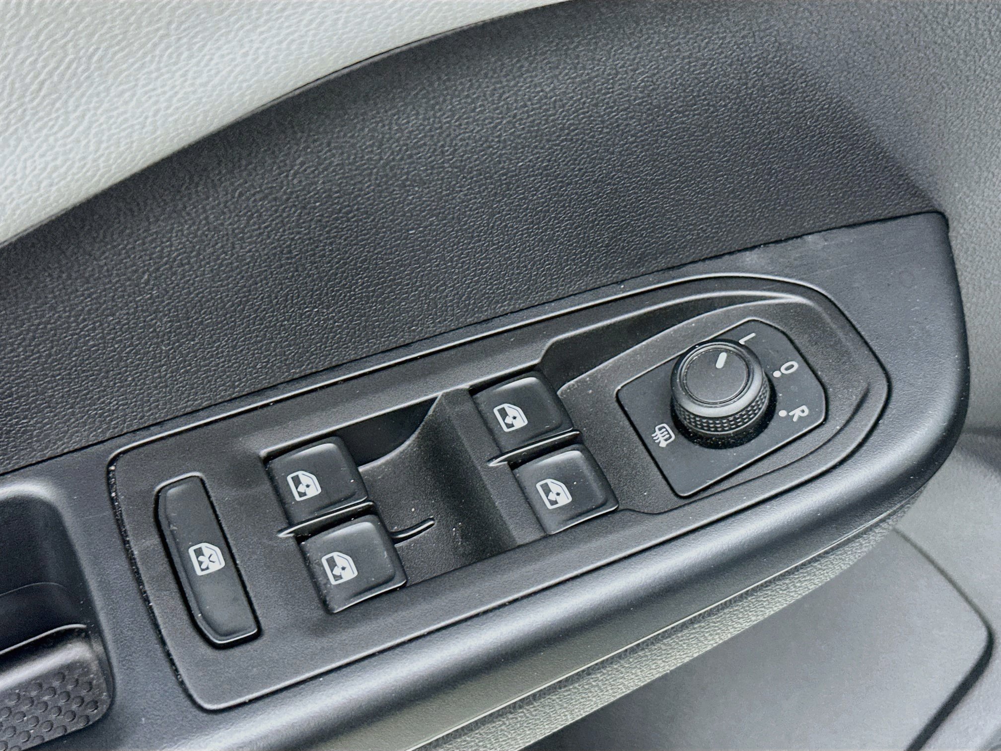 Used 2022 Volkswagen Taos SE FWD image 17
