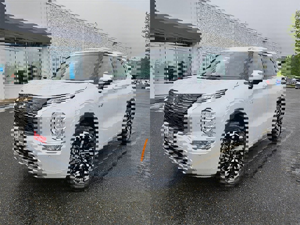 New 2025 Mitsubishi Outlander SEL