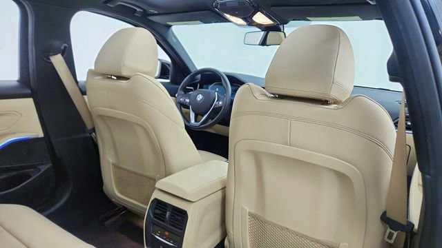 Used 2022 BMW 330i Sedan w/ Driving Assistance Package RWD image 26