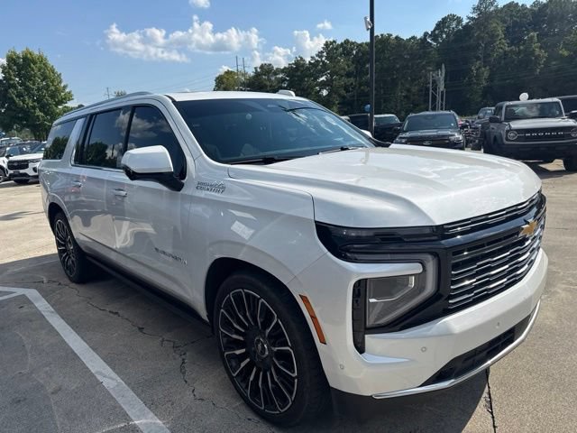 Used 2025 Chevrolet Suburban High Country AWD/4WD image 3
