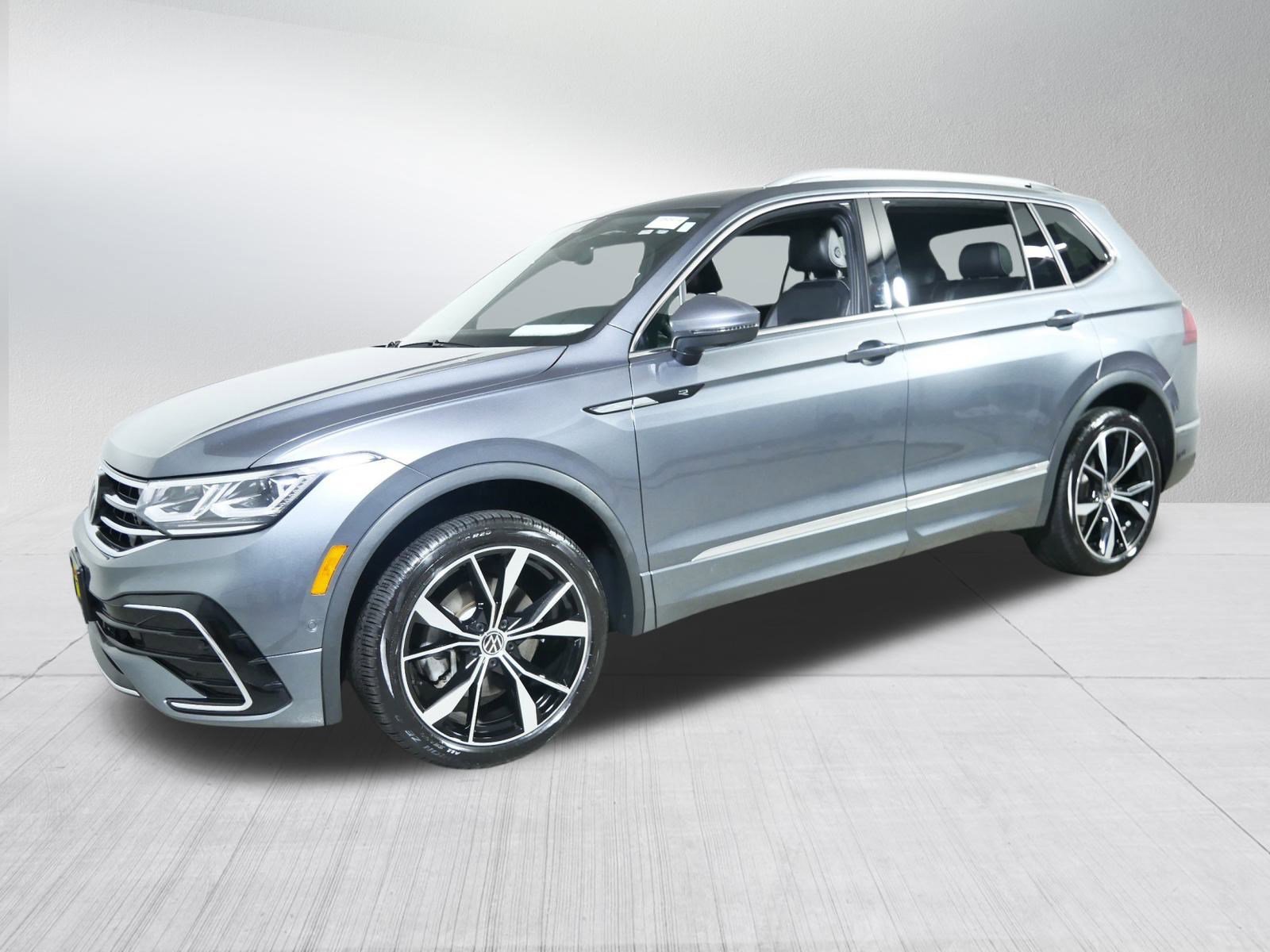 Used 2023 Volkswagen Tiguan SEL R-Line image 3