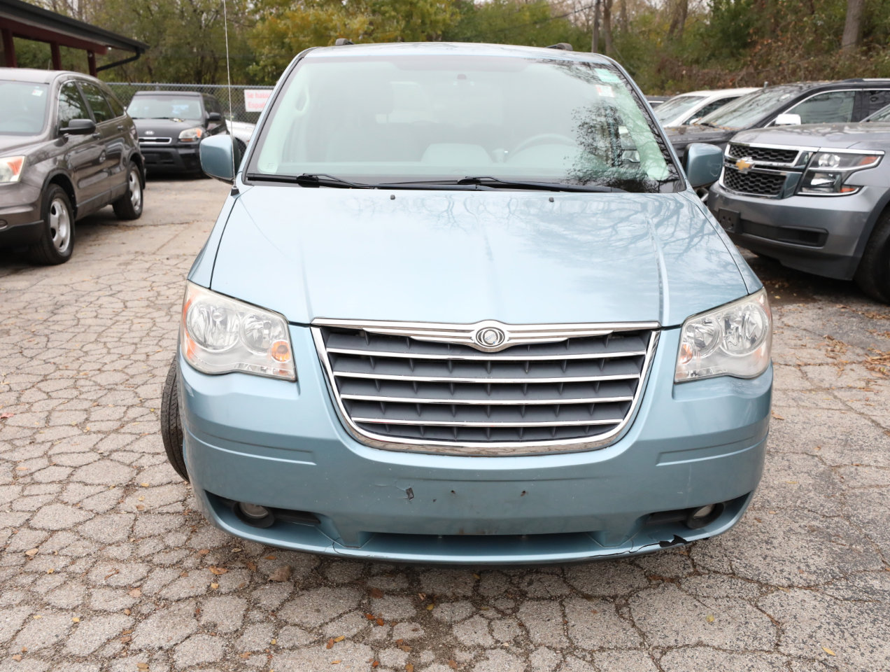 Used 2010 Chrysler Town & Country Touring image 3