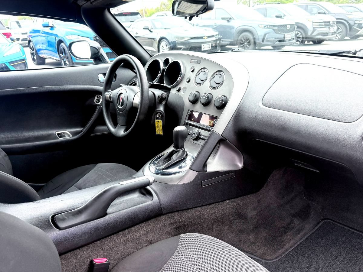 Used 2006 Pontiac Solstice Convertible w/ Power Package RWD image 13