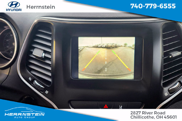 Used 2021 Jeep Cherokee Latitude w/ Mopar Interior Package AWD/4WD image 16