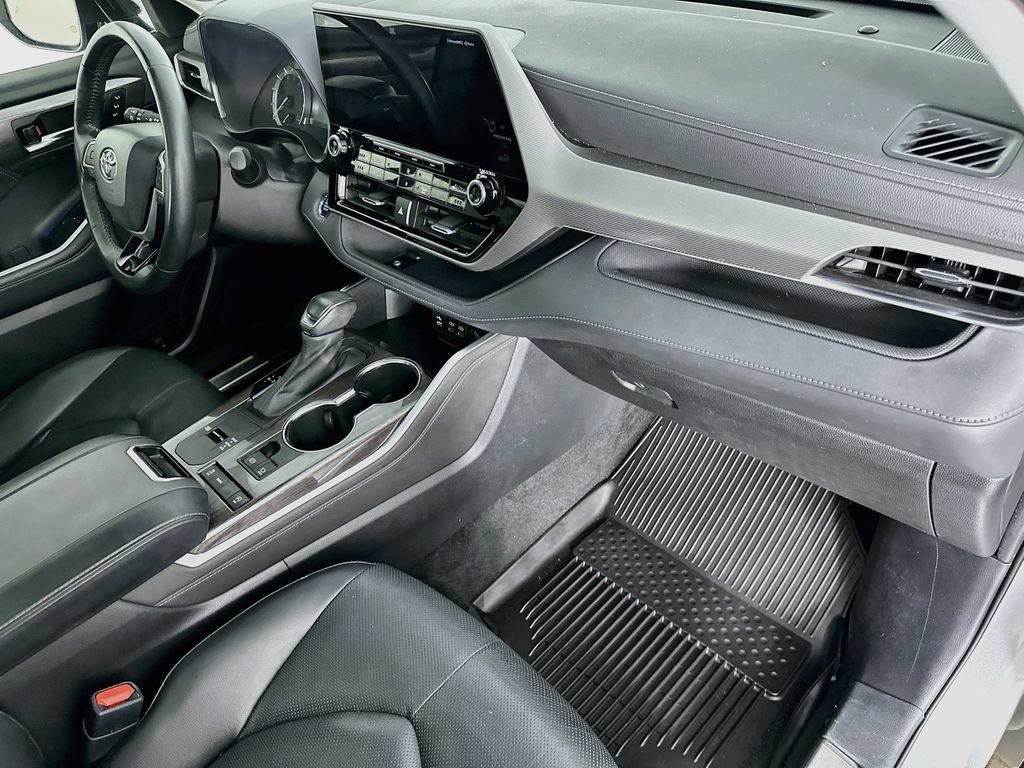 Used 2022 Toyota Highlander Platinum FWD image 32