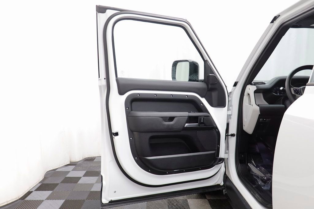 Used 2025 Land Rover Defender 110 S AWD/4WD image 4