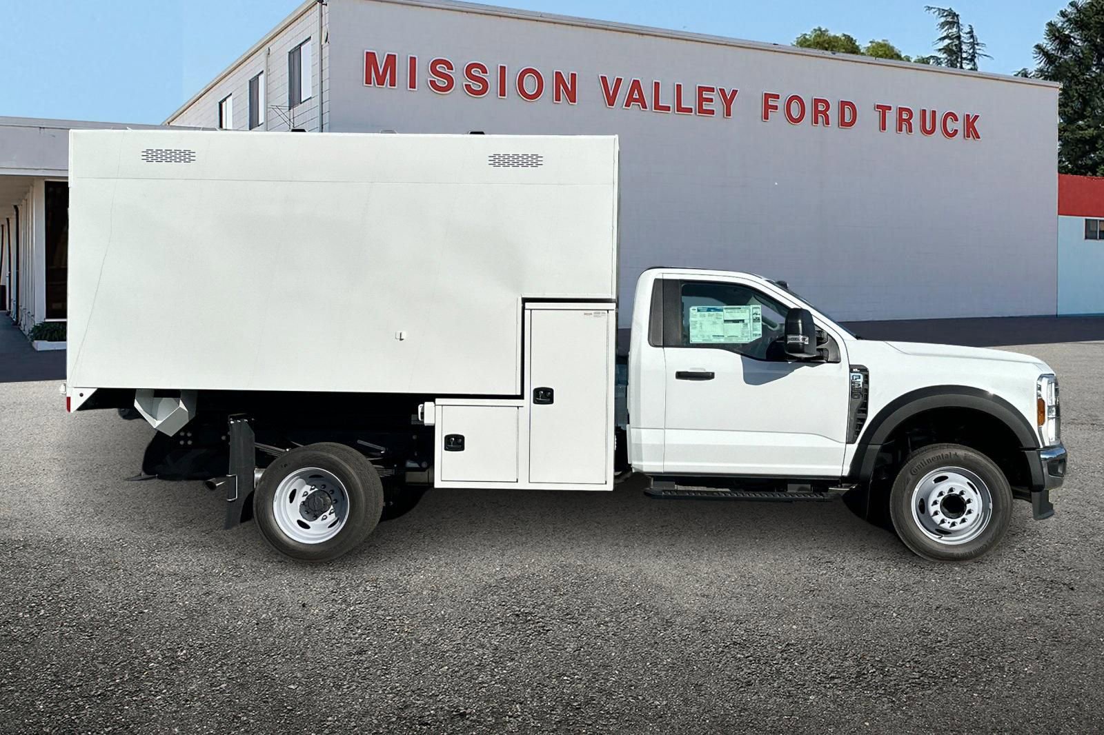 New 2025 Ford F550 2WD Regular Cab Super Duty w/ XL Chrome Package video 3