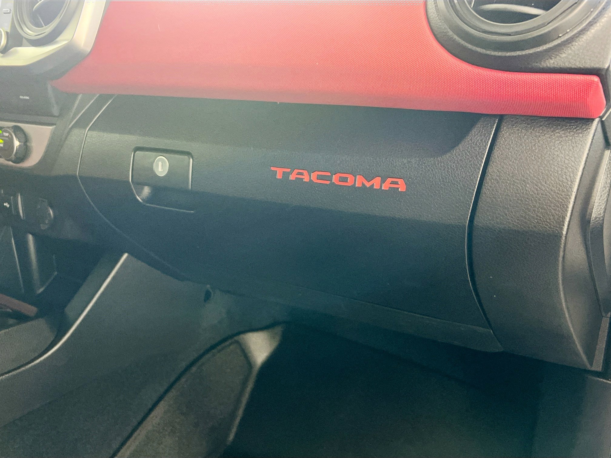Used 2021 Toyota Tacoma SR5 AWD/4WD image 34