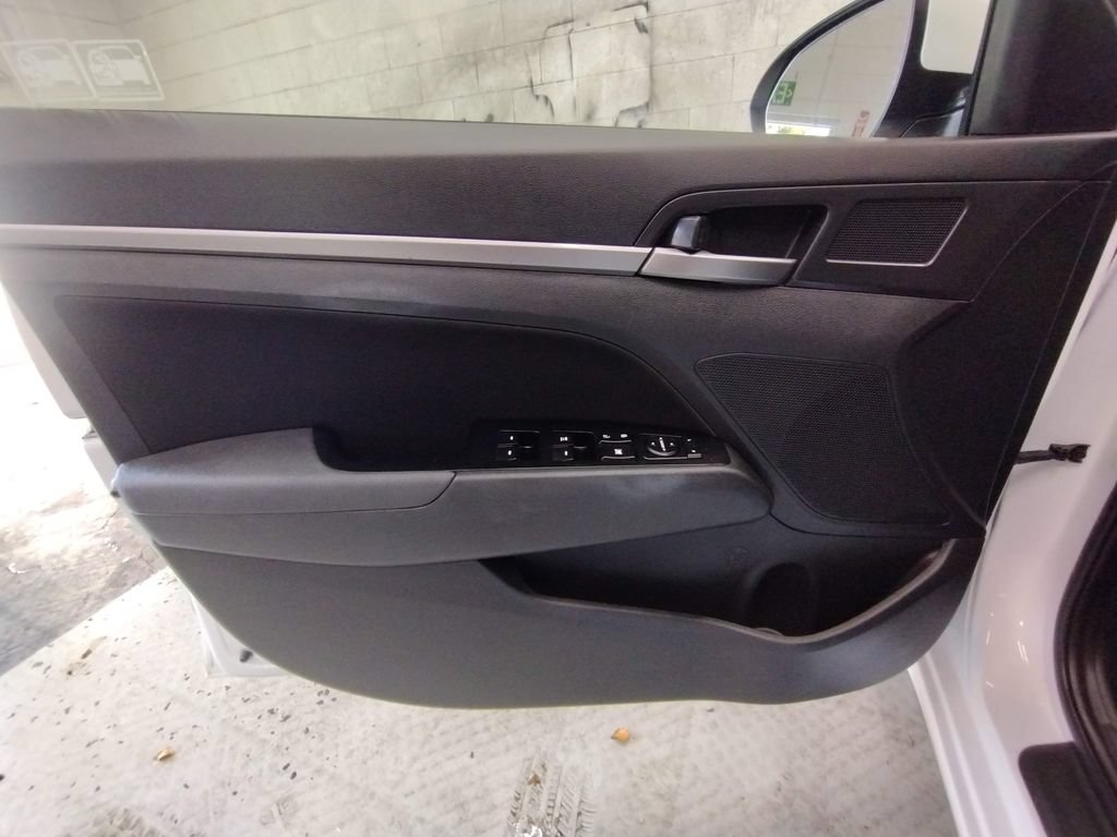 Used 2018 Hyundai Elantra SEL FWD image 16