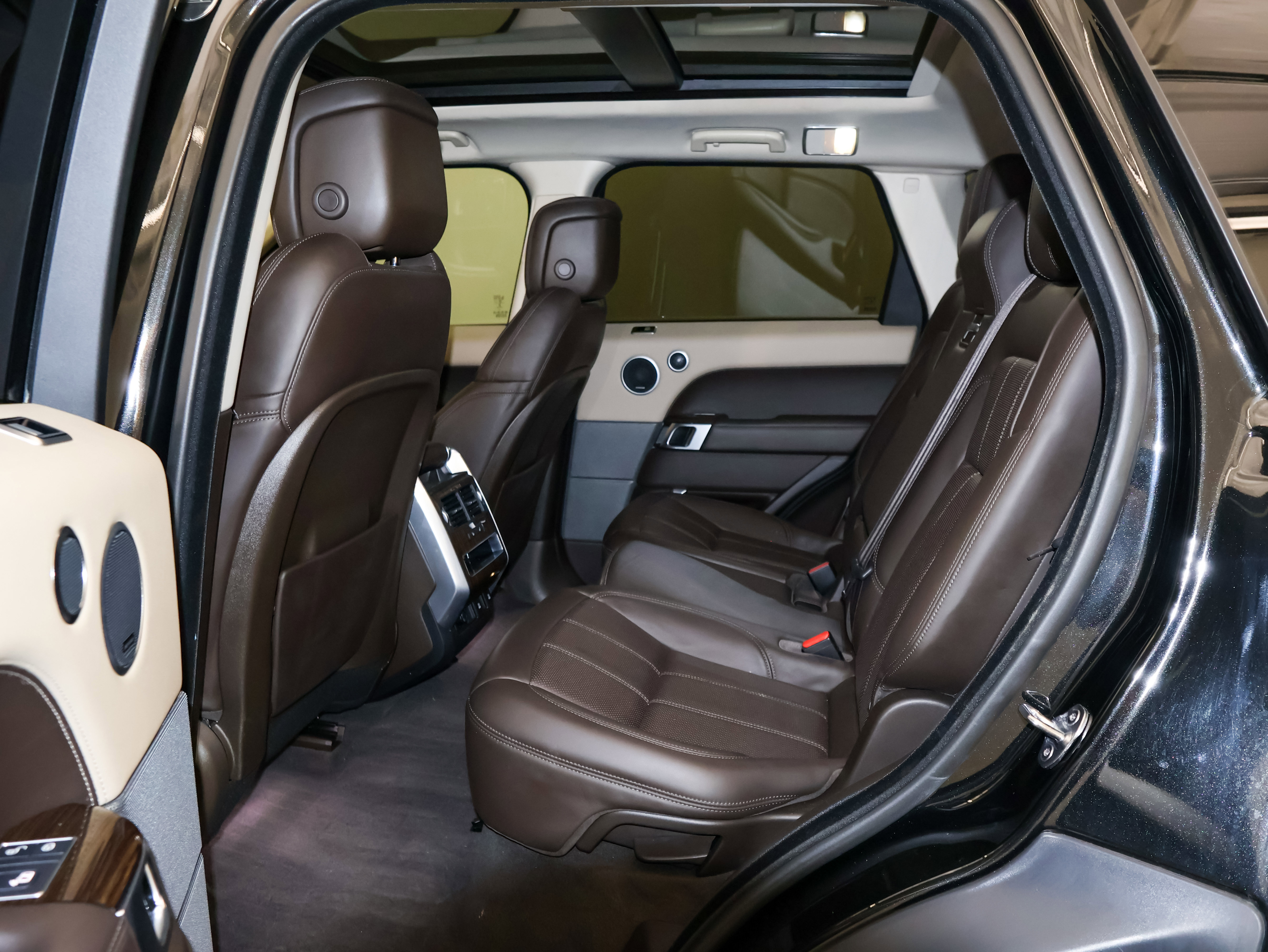 Used 2020 Land Rover Range Rover Sport HSE image 25