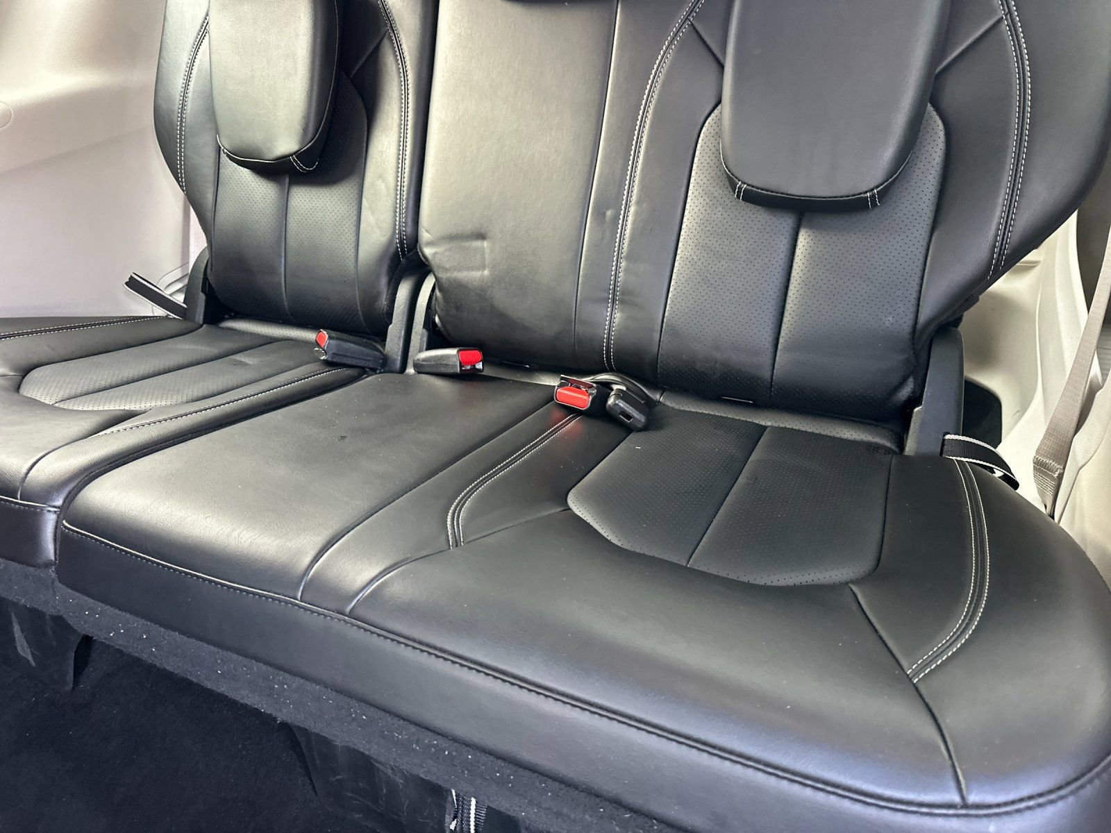 Used 2024 Chrysler Pacifica Touring-L image 15