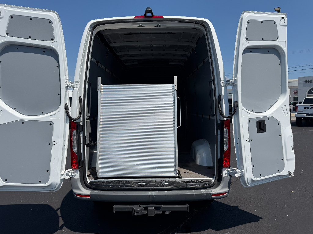 Used 2024 Mercedes-Benz Sprinter 2500 image 22