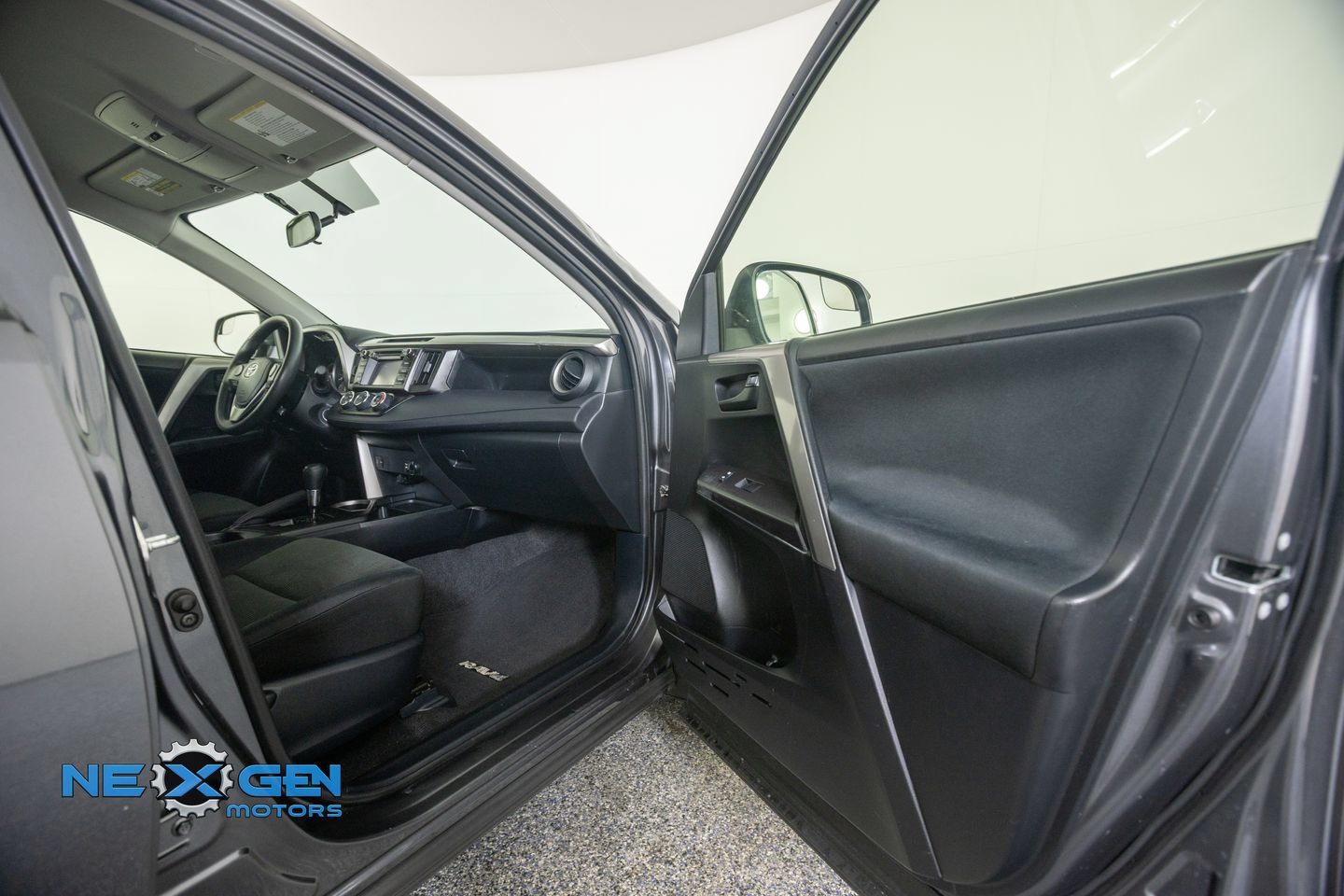 Used 2016 Toyota RAV4 LE FWD image 37