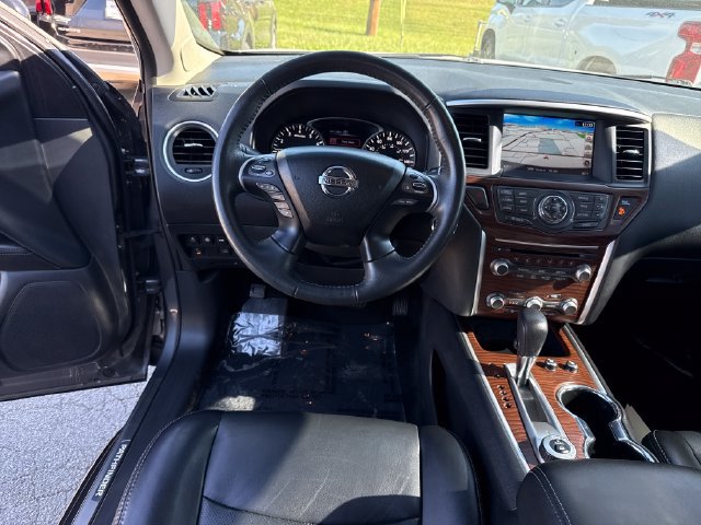 Used 2017 Nissan Pathfinder Platinum w/ Family Entertainment Package AWD/4WD image 16