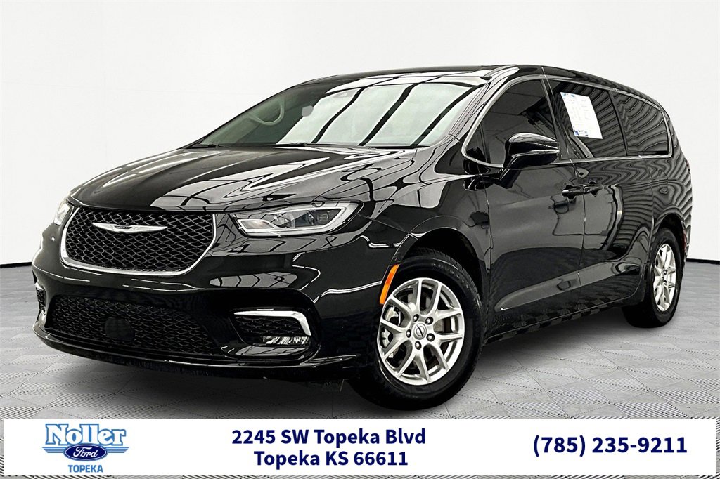 Used 2024 Chrysler Pacifica Touring-L