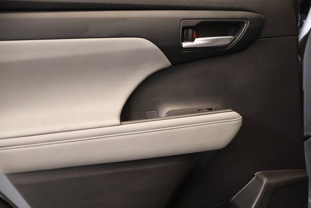 Used 2023 Toyota Highlander XLE image 30