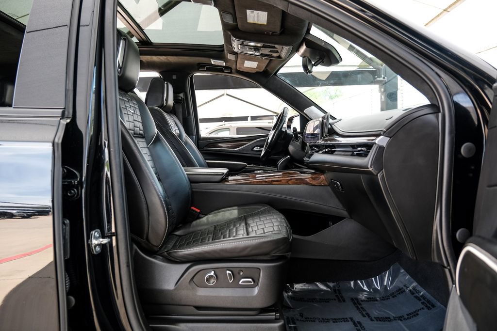 Used 2021 Cadillac Escalade Sport Platinum w/ LPO, ONYX Package AWD/4WD image 39