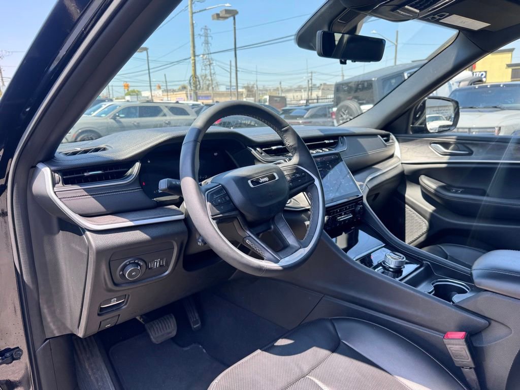 Used 2024 Jeep Grand Cherokee L Limited w/ Luxury Tech Group II AWD/4WD image 12