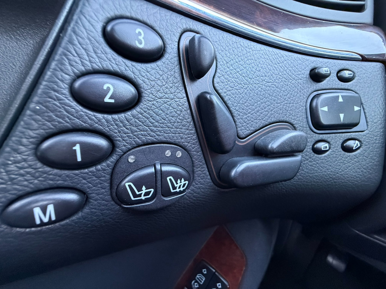 Used 2006 Mercedes-Benz S 500 4MATIC image 23