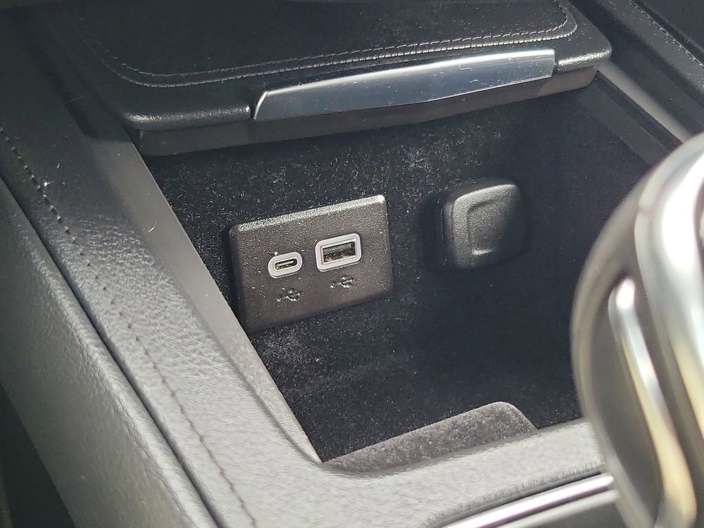 Used 2025 Cadillac XT4 Premium Luxury FWD image 32