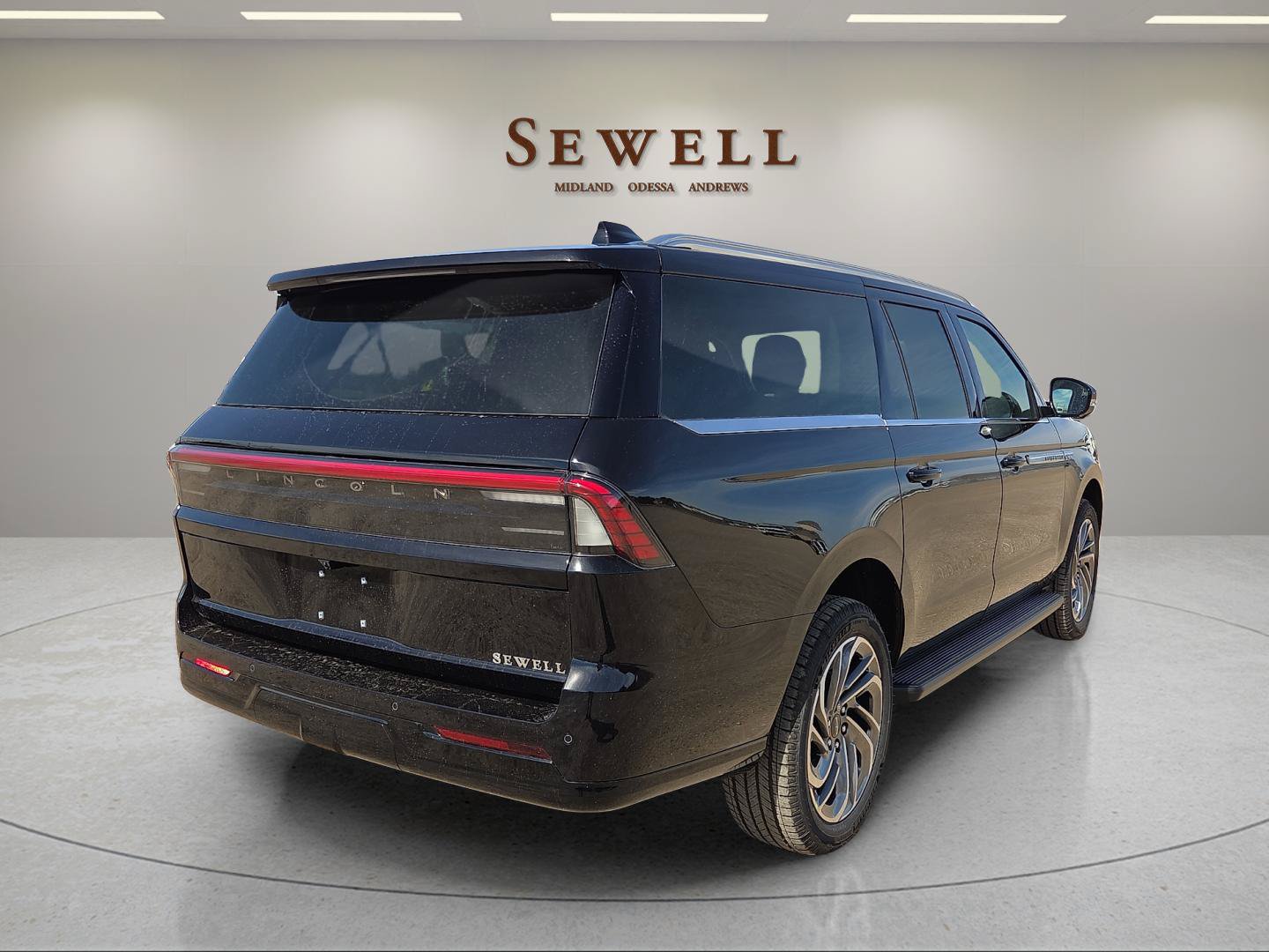 New 2026 Lincoln Navigator L Premier AWD/4WD image 4