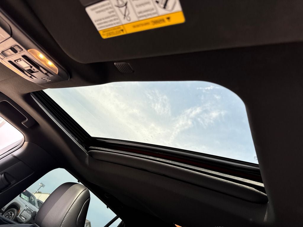Used 2022 Toyota Highlander XSE FWD image 18