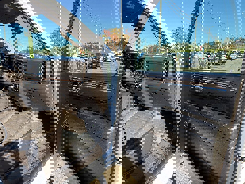 Used 2024 GMC Sierra 1500 SLE image 16