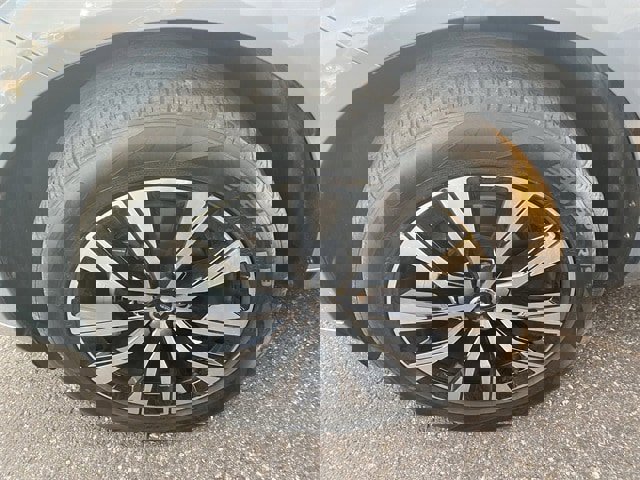 Certified 2023 Volvo XC60 B5 Core w/ Climate Package image 12