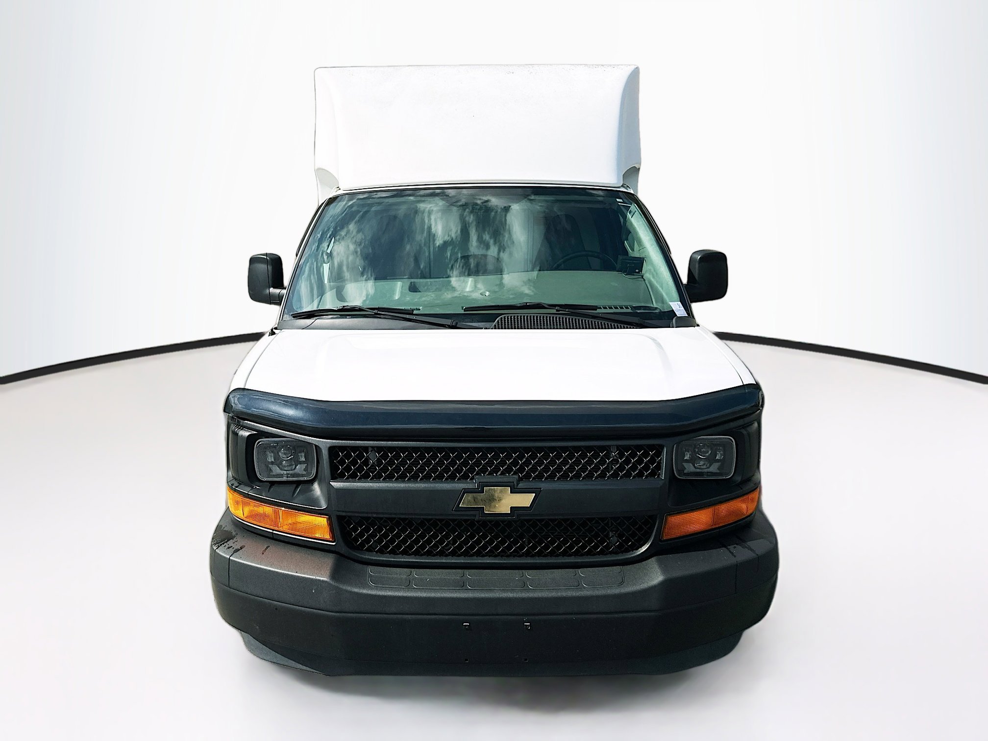 Used 2017 Chevrolet Express 3500 image 2