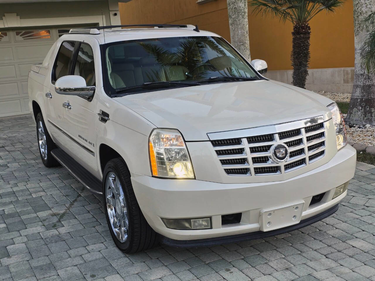 Used 2007 Cadillac Escalade EXT w/ Information Package image 12