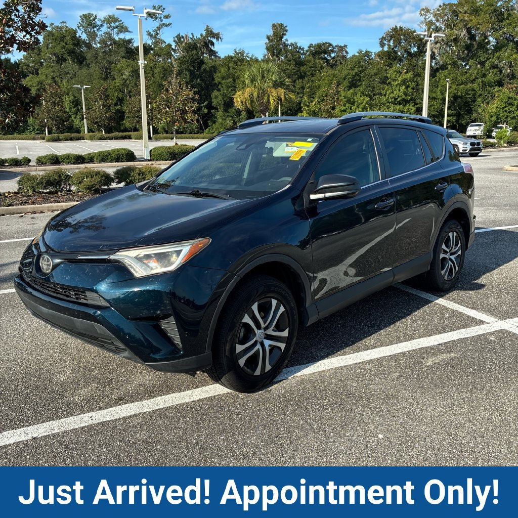 Used 2017 Toyota RAV4 LE FWD image 2