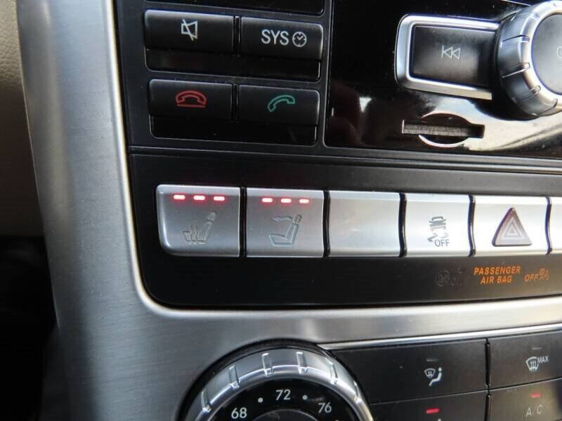 Used 2012 Mercedes-Benz SLK 350 image 24