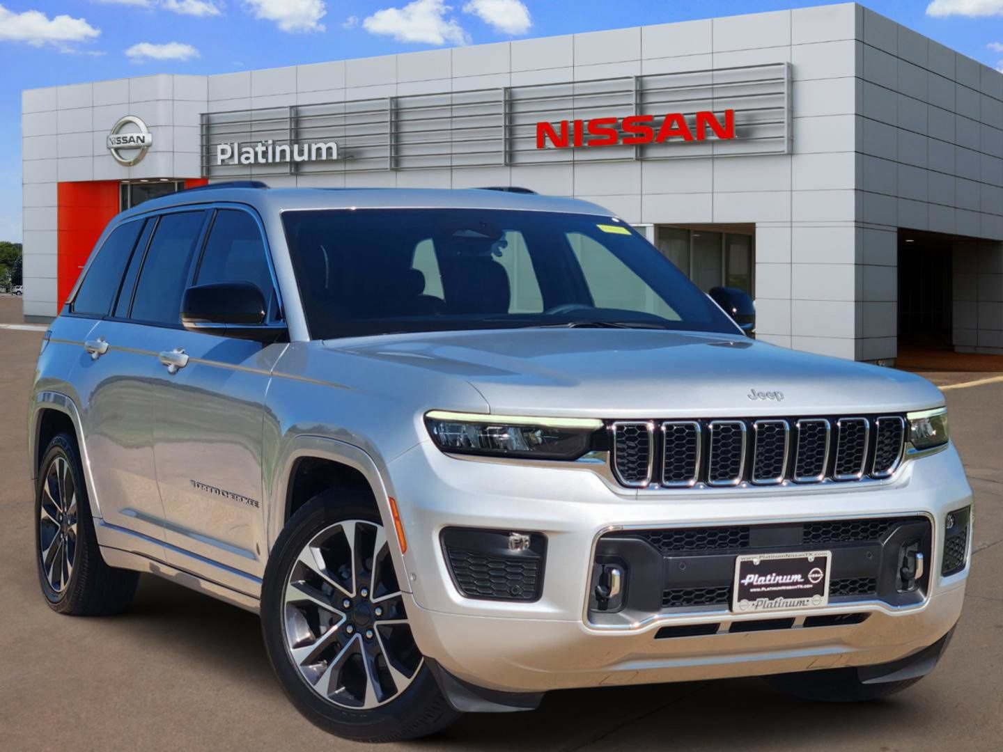 Used 2024 Jeep Grand Cherokee Overland AWD/4WD image 1