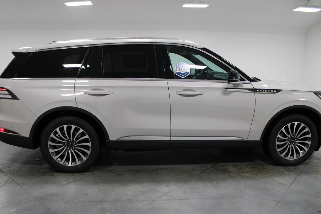 Used 2024 Lincoln Aviator Reserve w/ Equipment Group 201A image 11