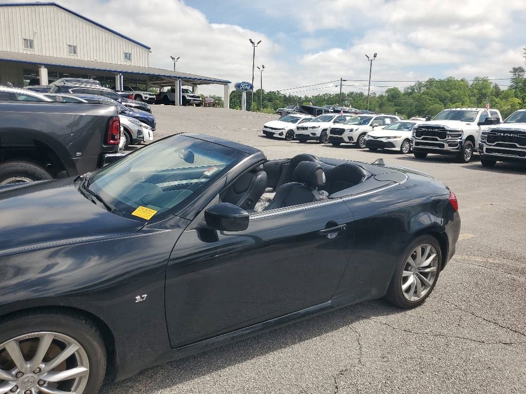 Used 2015 INFINITI Q60 Convertible w/ Premium Package RWD image 10