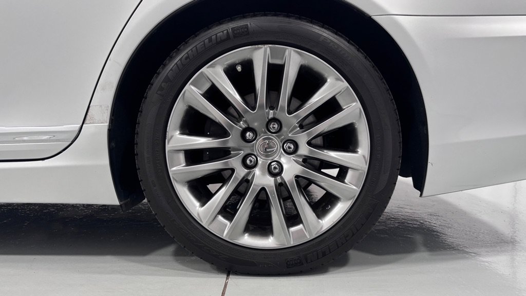 Used 2017 Lexus LS 460 w/ Comfort Package RWD image 32