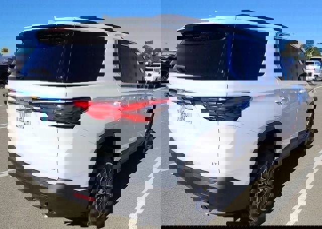 Used 2023 Chevrolet Traverse LT image 6