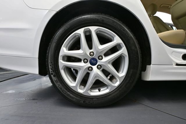 Used 2016 Ford Fusion SE FWD image 14
