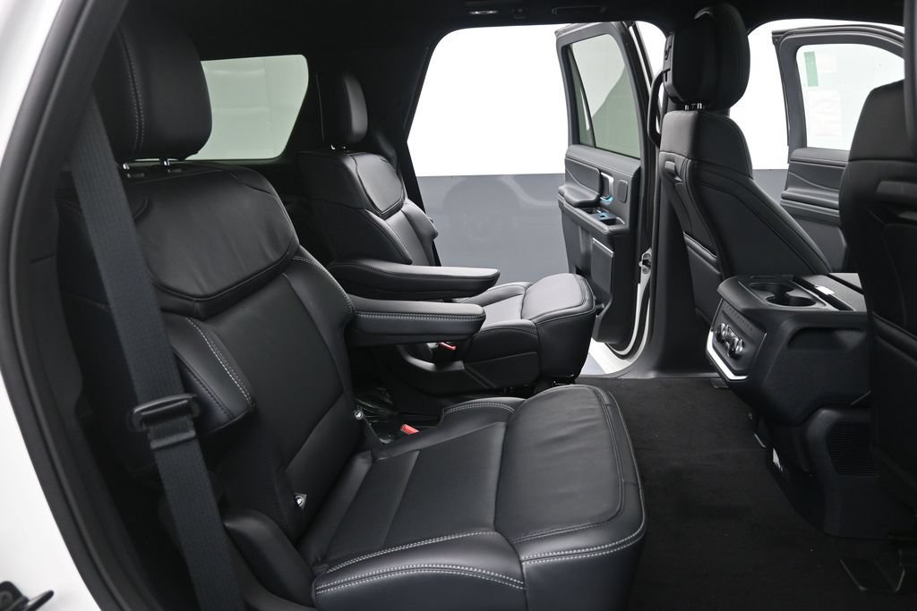 New 2027 Ford Expedition Platinum w/ Stealth Appearance Package AWD/4WD image 23