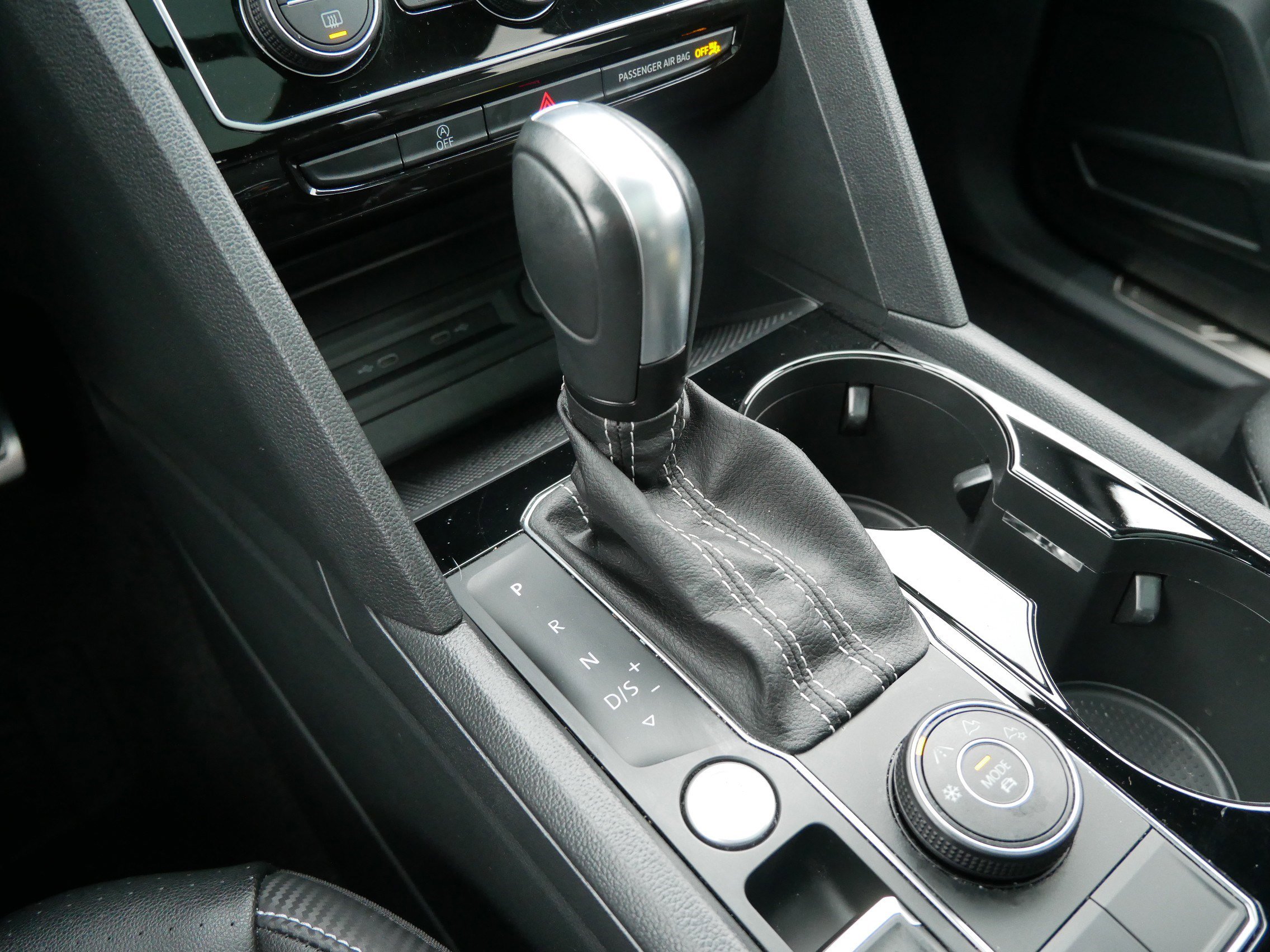 Certified 2023 Volkswagen Atlas Cross Sport SEL R-Line image 24