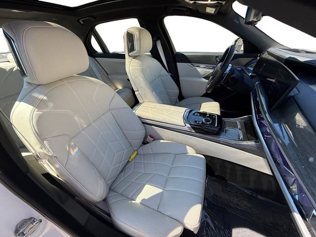 Certified 2024 BMW 760i xDrive w/ Executive Package image 22