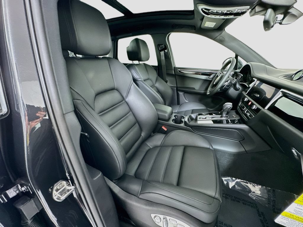 New 2026 Porsche Macan AWD/4WD image 30