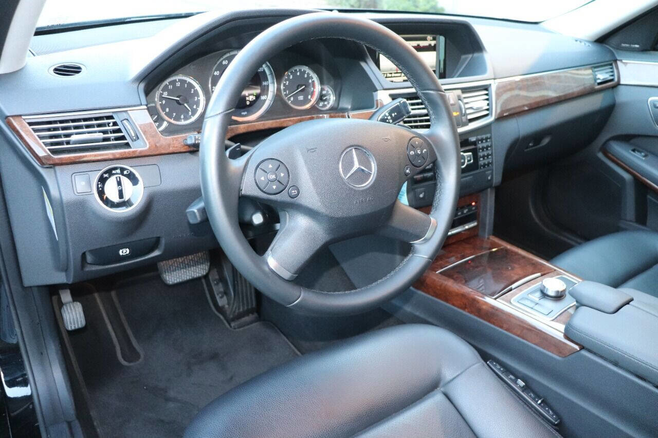 Used 2013 Mercedes-Benz E 350 Sedan image 23