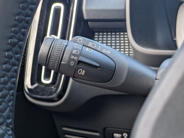 Used 2022 Volvo XC40 T5 R-Design w/ Climate Package image 10